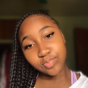 Meet your Posher, Cassandra